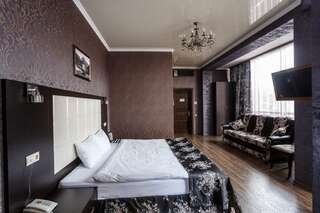 Гостиница Verona Hotel Ессентуки Номер люкс с 1 двуспальной кроватью-1