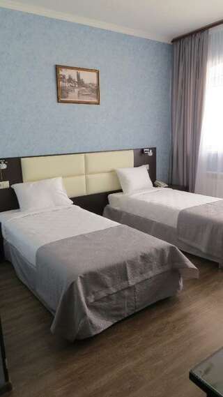 Гостиница Verona Hotel Ессентуки Номер улучшенный комфорт с 1 двуспальной кроватью-1