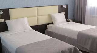 Гостиница Verona Hotel Ессентуки Двухместный номер Делюкс с 1 кроватью или 2 отдельными кроватями и балконом-1